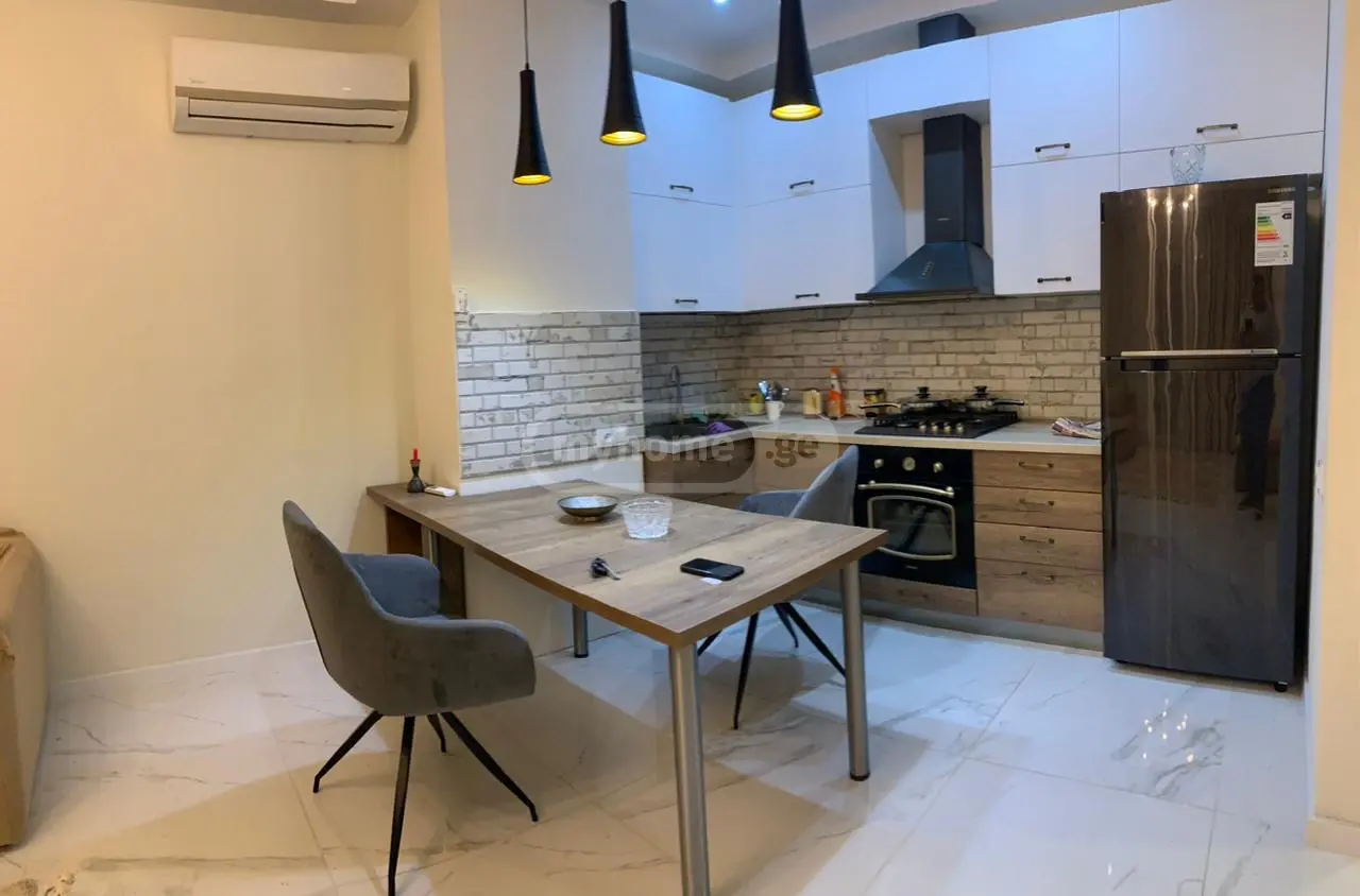  ქირავდება 4 ოთახიანი  ბინა საბურთალოზე  პ. იოსელიანის ქუჩაზე 