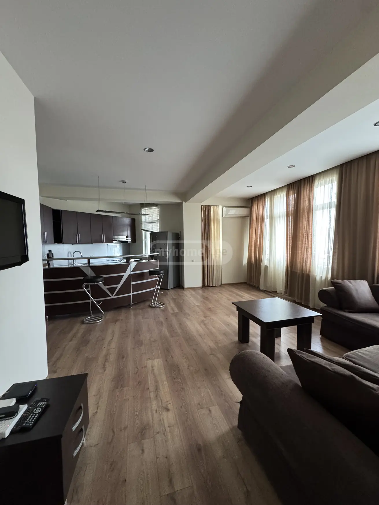  出租 3 room  公寓 萨布尔塔洛区  in Panaskertel-Tsitsishvilii st. 