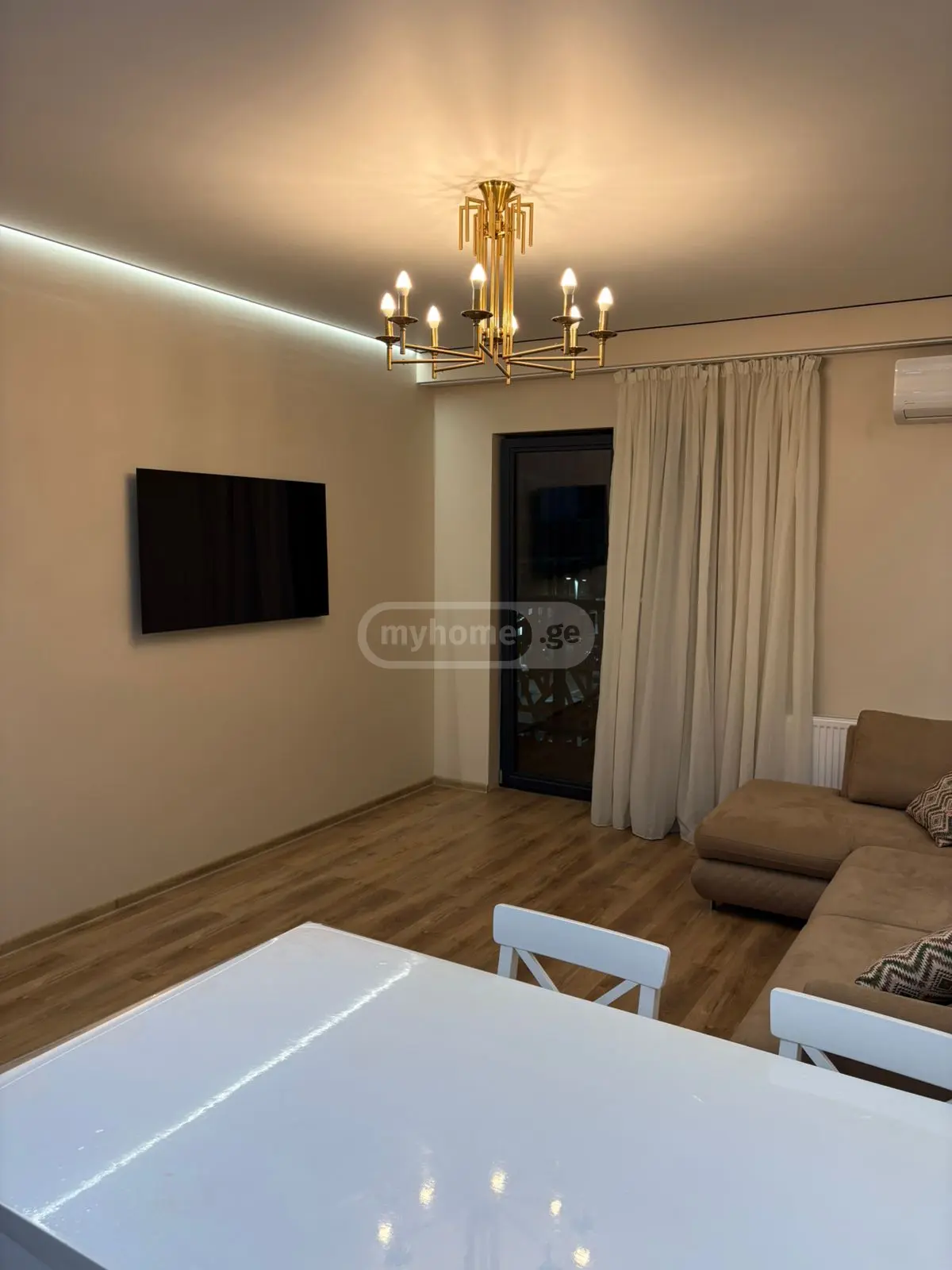  ქირავდება 3 ოთახიანი  ბინა საბურთალოზე  გელოვანის გამზირზე 