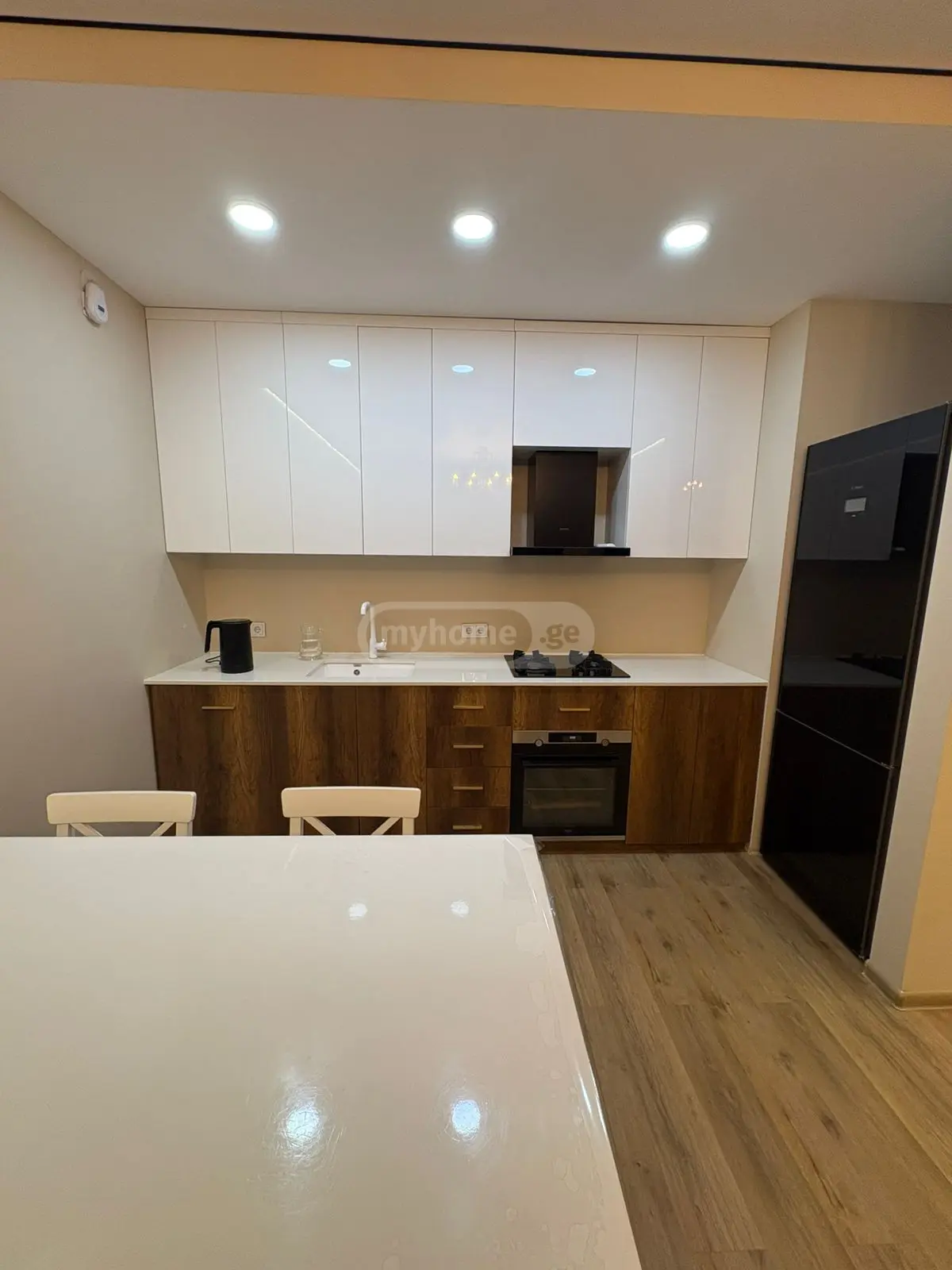  ქირავდება 3 ოთახიანი  ბინა საბურთალოზე  გელოვანის გამზირზე 