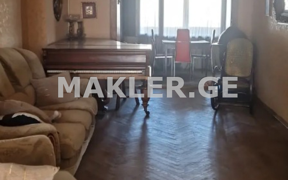  იყიდება 4 ოთახიანი  ბინა საბურთალოზე  ვაჟა-ფშაველას გამზირზე 