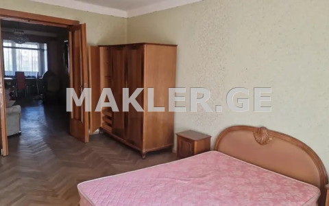  იყიდება 4 ოთახიანი  ბინა საბურთალოზე  ვაჟა-ფშაველას გამზირზე 