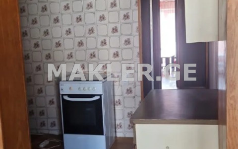  იყიდება 4 ოთახიანი  ბინა საბურთალოზე  ვაჟა-ფშაველას გამზირზე 