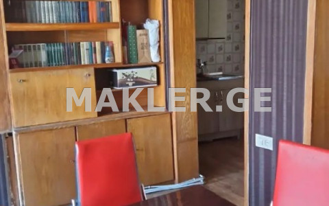  იყიდება 4 ოთახიანი  ბინა საბურთალოზე  ვაჟა-ფშაველას გამზირზე 