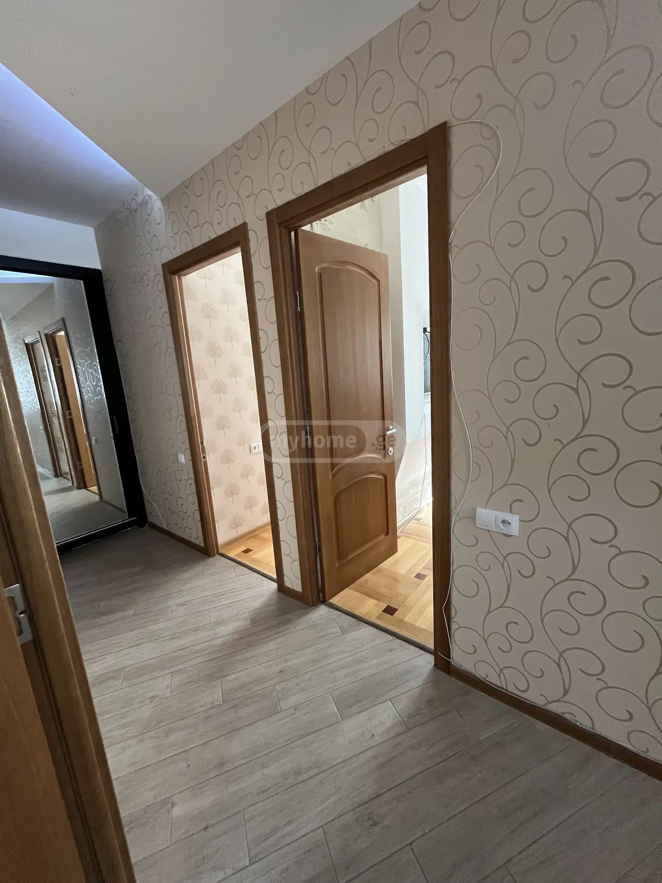  ქირავდება 3 ოთახიანი  ბინა საბურთალოზე  ნუცუბიძის ქუჩაზე 