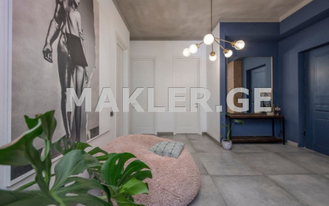  Продается 5 комнатная  Квартира в Ваке  на ул. Мцкета 