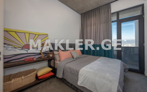  Продается 5 комнатная  Квартира в Ваке  на ул. Мцкета 