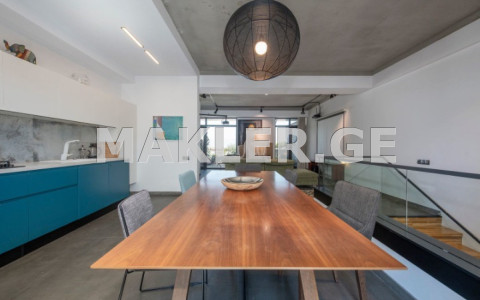  Продается 5 комнатная  Квартира в Ваке  на ул. Мцкета 