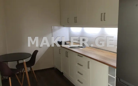  იყიდება 2 ოთახიანი  ბინა საბურთალოზე  ანა კალანდაძის ქუჩაზე 