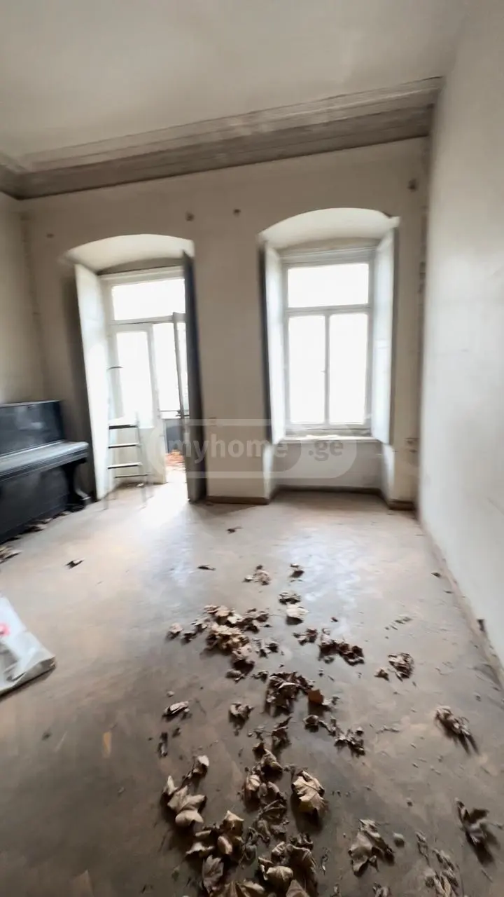  For Sale 5 room  Apartment in Sololaki dist. (Old Tbilisi)  in Sh.Dadiani st. 