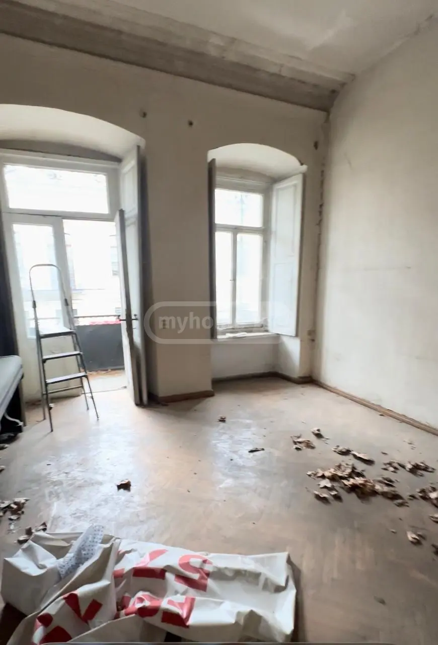  For Sale 5 room  Apartment in Sololaki dist. (Old Tbilisi)  in Sh.Dadiani st. 