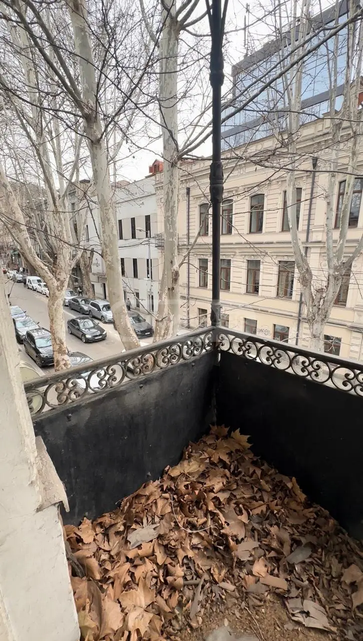  For Sale 5 room  Apartment in Sololaki dist. (Old Tbilisi)  in Sh.Dadiani st. 