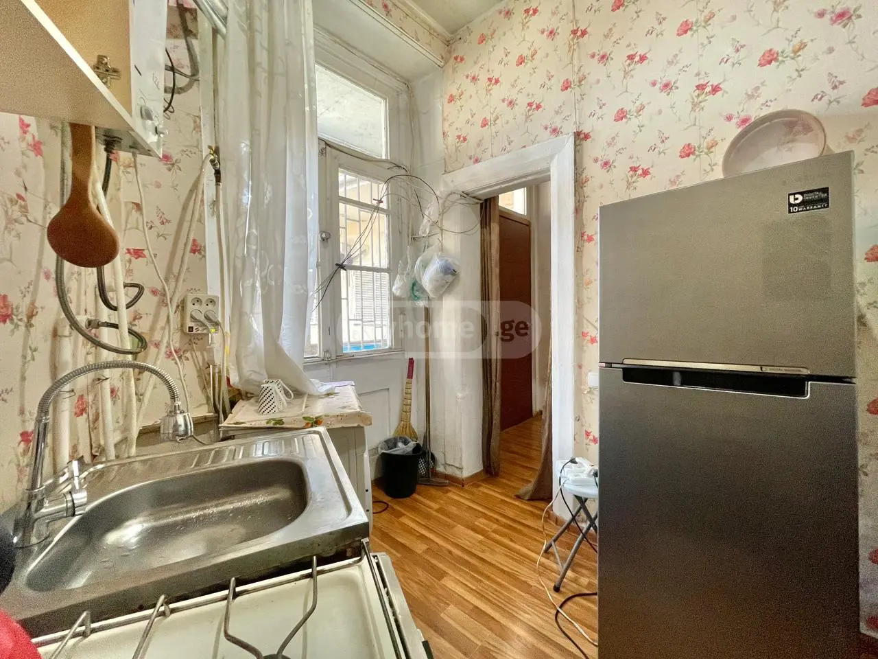  იყიდება 2 ოთახიანი  ბინა სოლოლაკში (ძველ თბილისში)  კ. აფხაზის ქუჩაზე 