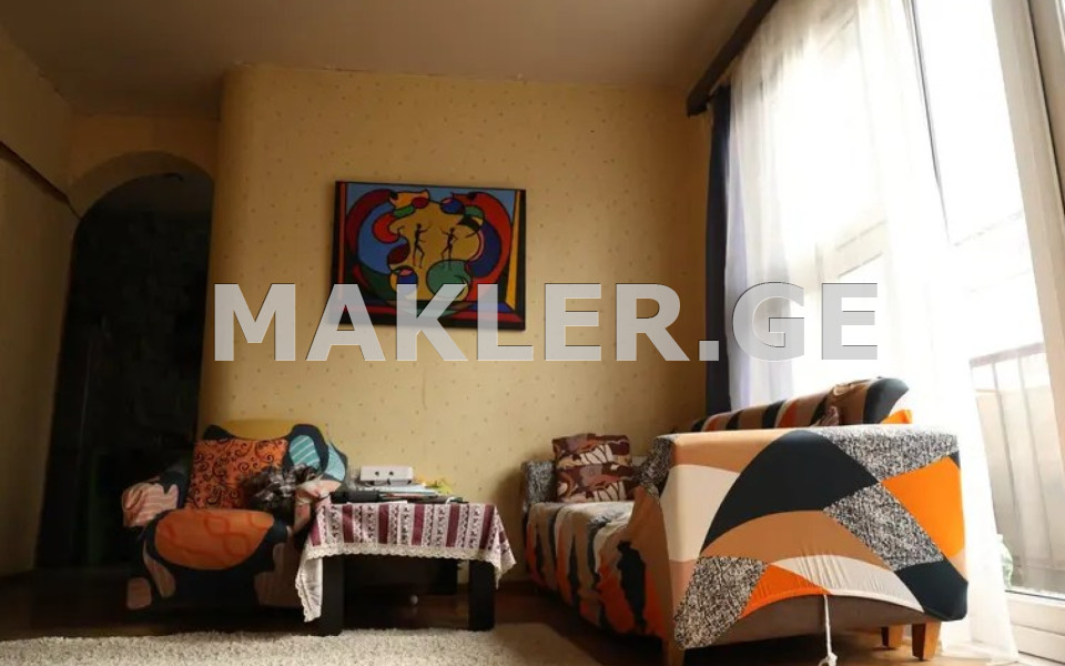  იყიდება 4 ოთახიანი  ბინა საბურთალოზე  ო. ჭილაძის ქუჩაზე 