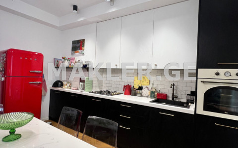  Продается 4 комнатная  Квартира в Сабуртало  на ул. Тамарашвили 