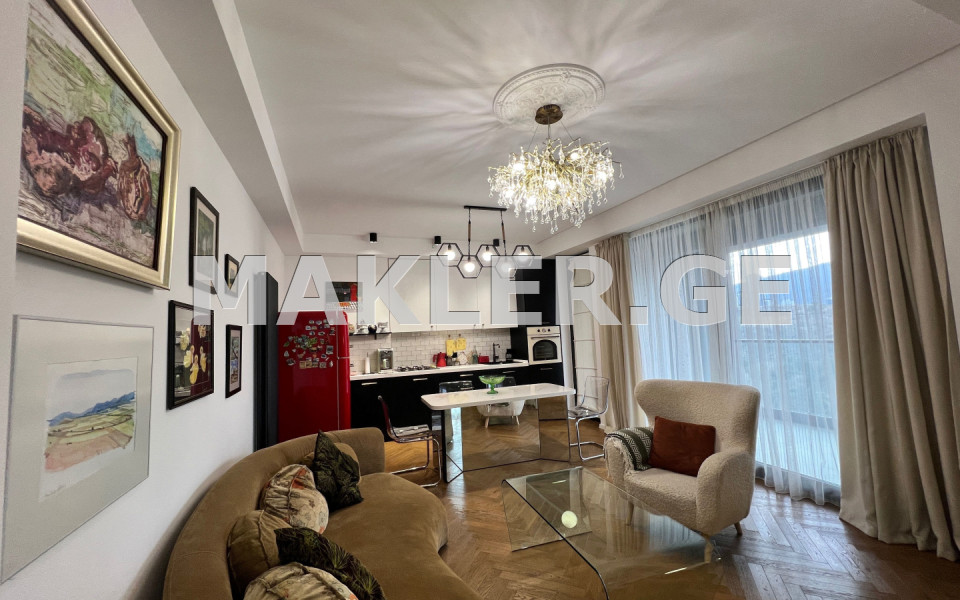  Продается 4 комнатная  Квартира в Сабуртало  на ул. Тамарашвили 