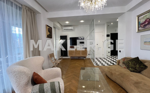  Продается 4 комнатная  Квартира в Сабуртало  на ул. Тамарашвили 