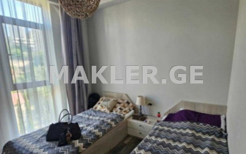  იყიდება 3 ოთახიანი  ბინა საბურთალოზე  ნუცუბიძის ქუჩაზე 