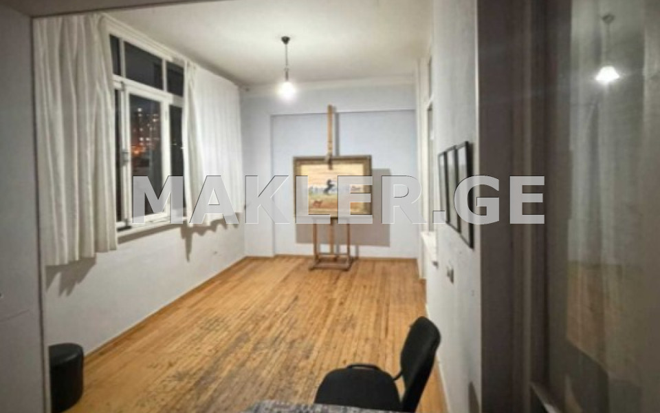  იყიდება 5 ოთახიანი  ბინა საბურთალოზე  ფანასკერტელ-ციციშვილის ქუჩაზე 