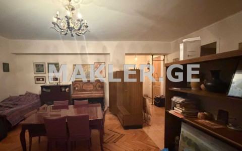  იყიდება 5 ოთახიანი  ბინა საბურთალოზე  ფანასკერტელ-ციციშვილის ქუჩაზე 