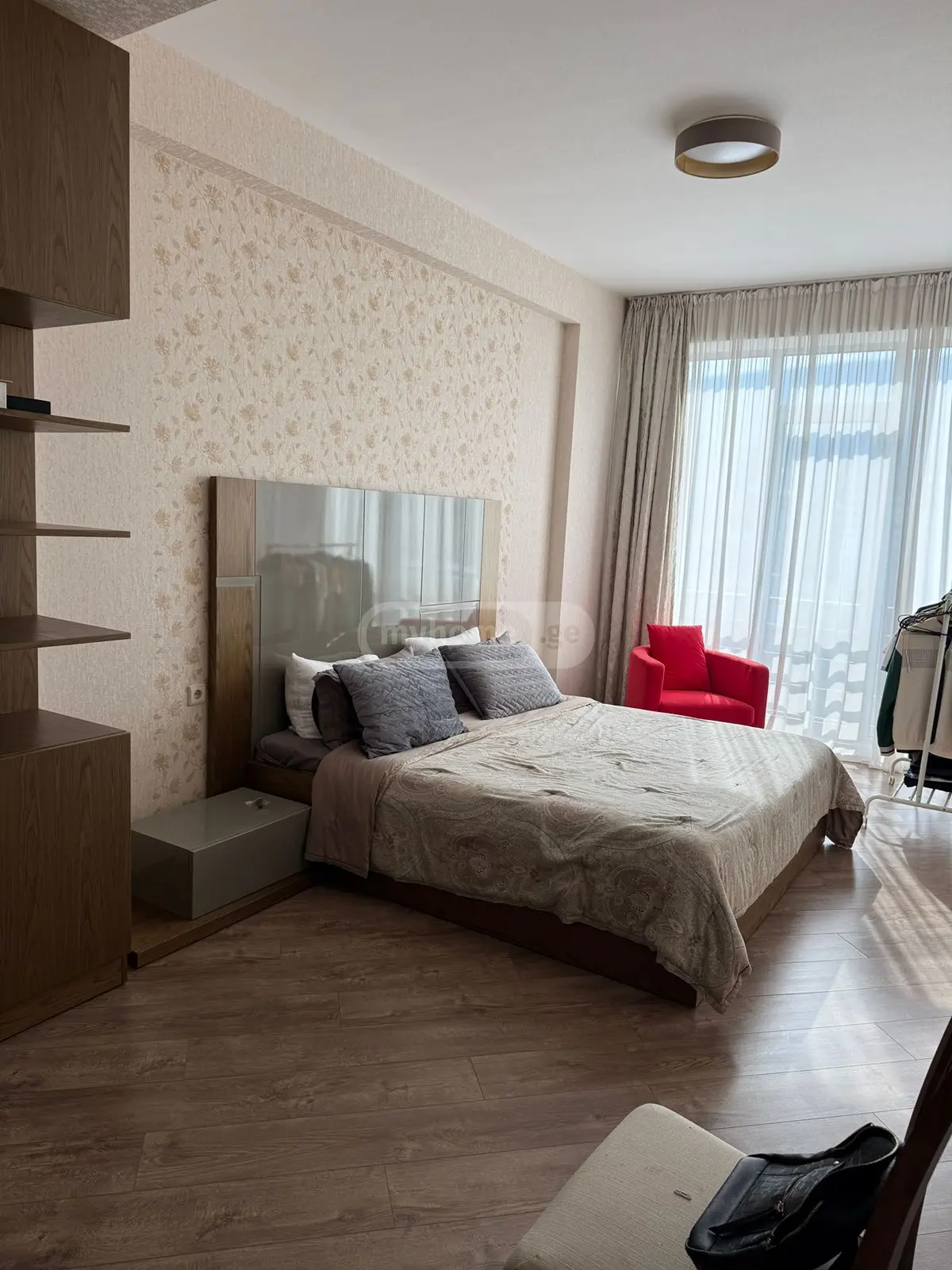  ქირავდება 4 ოთახიანი  ბინა საბურთალოზე  ჭაბუა ამირეჯიბის გზატკეცილი 