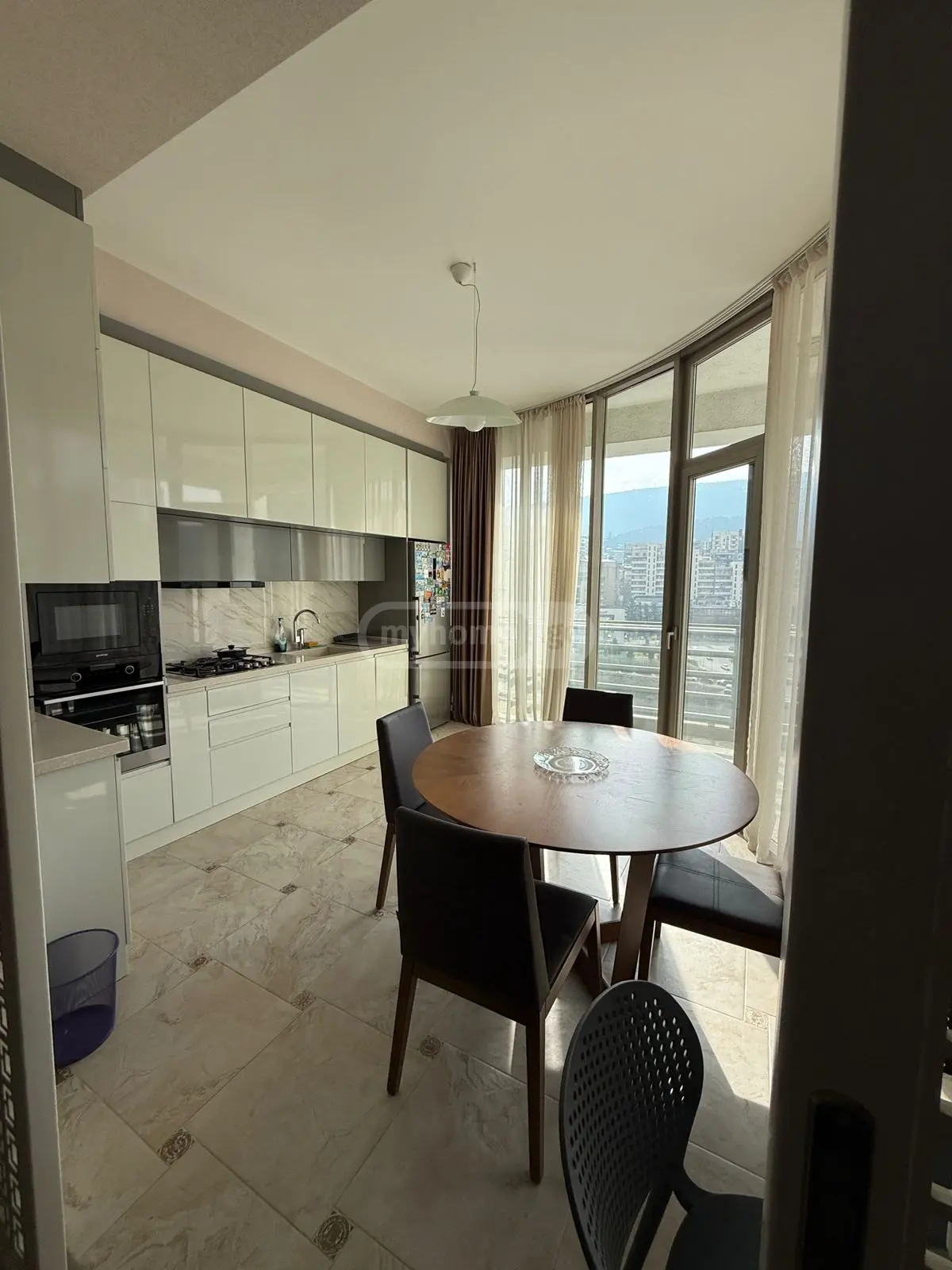  ქირავდება 4 ოთახიანი  ბინა საბურთალოზე  ჭაბუა ამირეჯიბის გზატკეცილი 