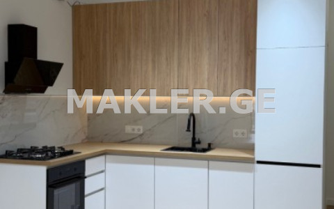  იყიდება 4 ოთახიანი  ბინა ვაკეში  ი. ჭავჭავაძის გამზ. 