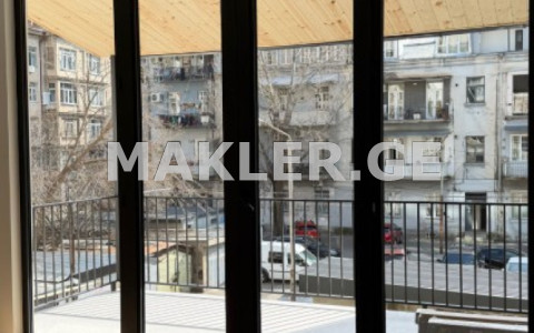  იყიდება 4 ოთახიანი  ბინა ვაკეში  ი. ჭავჭავაძის გამზ. 