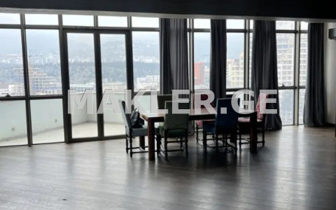  იყიდება 5 ოთახიანი  ბინა საბურთალოზე  თამარაშვილის ქუჩაზე 