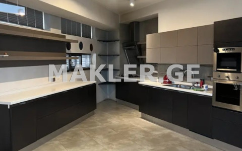  იყიდება 5 ოთახიანი  ბინა საბურთალოზე  თამარაშვილის ქუჩაზე 