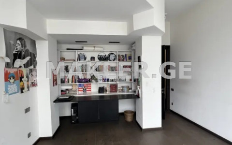  იყიდება 5 ოთახიანი  ბინა საბურთალოზე  თამარაშვილის ქუჩაზე 