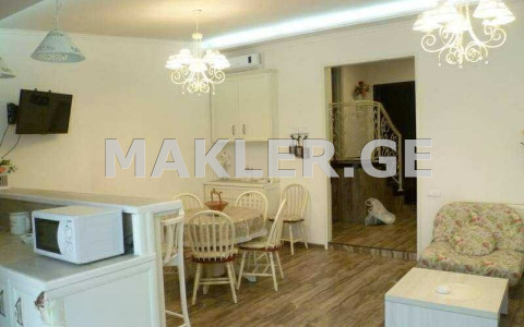  იყიდება 4 ოთახიანი  ბინა ვერაზე  კოსტავას ქუჩაზე 