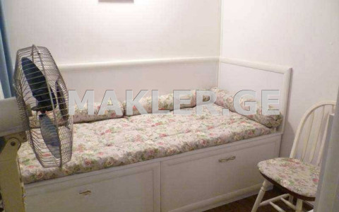  იყიდება 4 ოთახიანი  ბინა ვერაზე  კოსტავას ქუჩაზე 