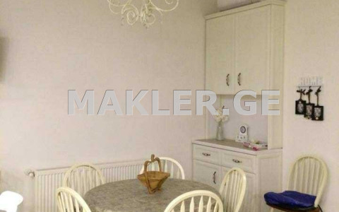  იყიდება 4 ოთახიანი  ბინა ვერაზე  კოსტავას ქუჩაზე 