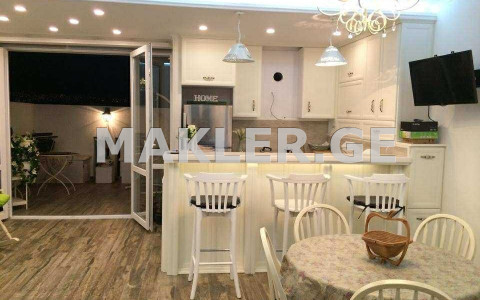  იყიდება 4 ოთახიანი  ბინა ვერაზე  კოსტავას ქუჩაზე 