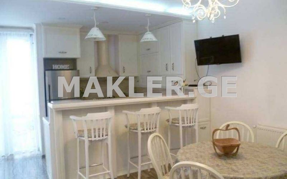  იყიდება 4 ოთახიანი  ბინა ვერაზე  კოსტავას ქუჩაზე 