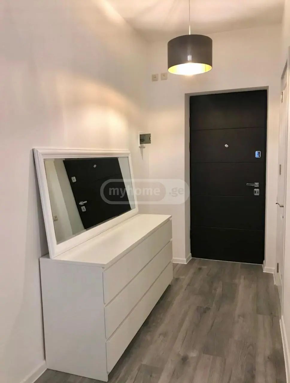  ქირავდება 2 ოთახიანი  ბინა ვაკეში  ირ. აბაშიძის ქუჩაზე 