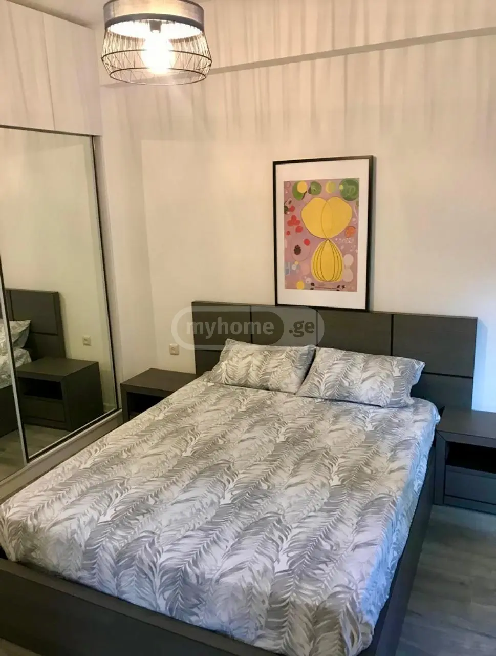  ქირავდება 2 ოთახიანი  ბინა ვაკეში  ირ. აბაშიძის ქუჩაზე 