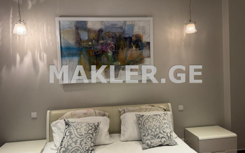  Сдаётся 5 комнатная  Квартира в Ваке  на ул. Палиашвили 