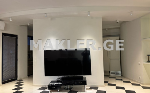  Сдаётся 5 комнатная  Квартира в Ваке  на ул. Палиашвили 