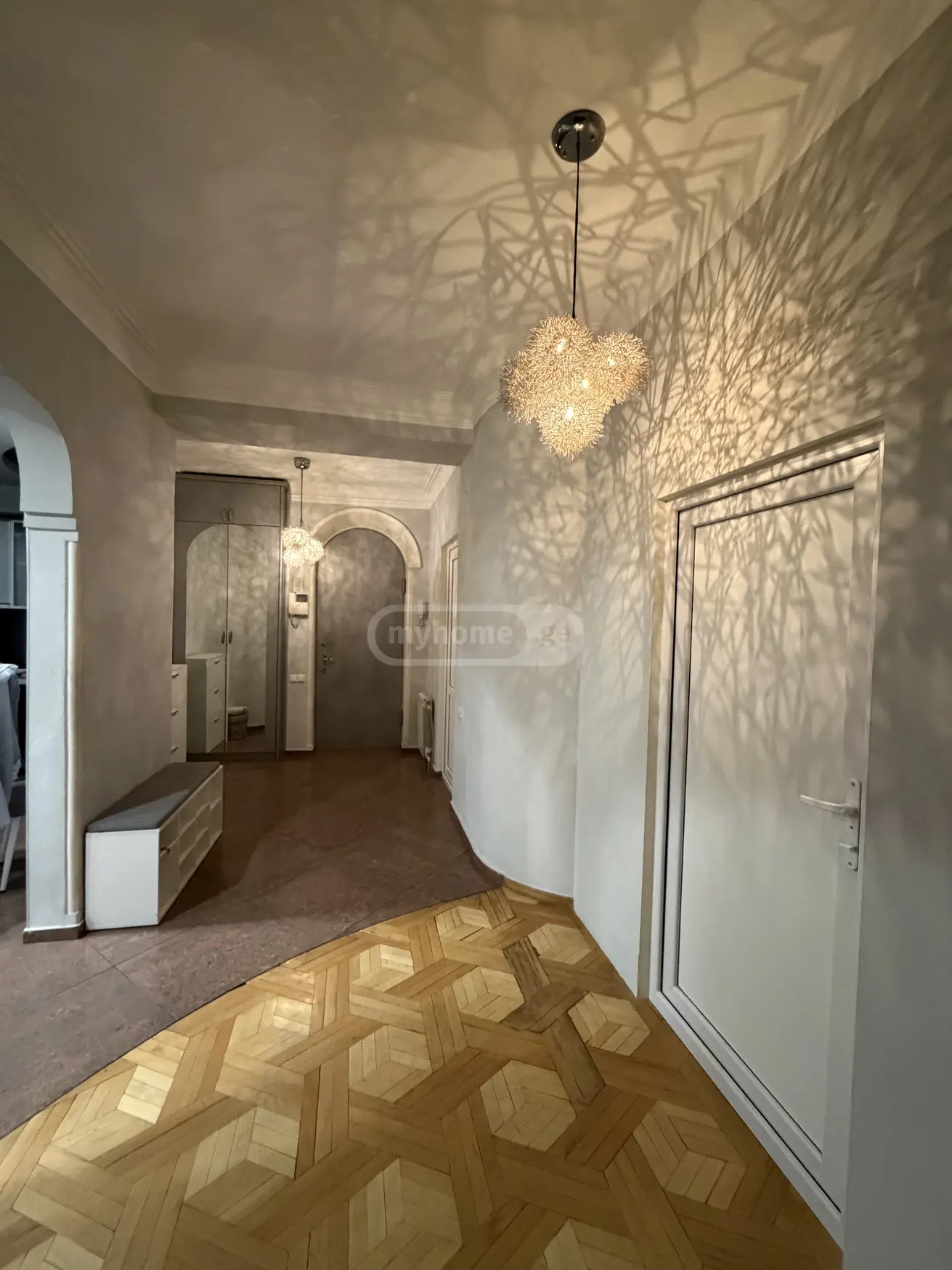  ქირავდება 3 ოთახიანი  ბინა ვაკეში  ატენის  ქუჩაზე 