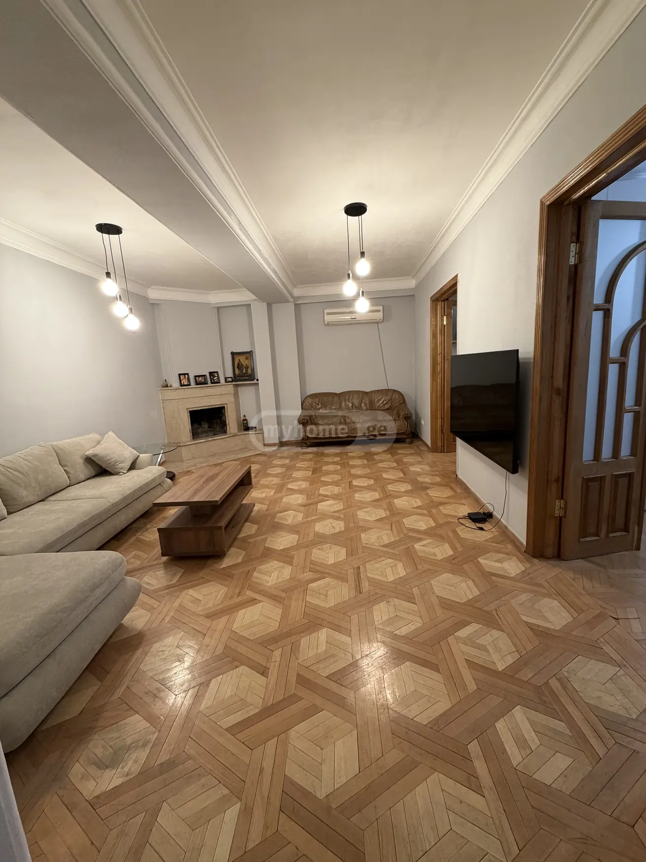  ქირავდება 3 ოთახიანი  ბინა ვაკეში  ატენის  ქუჩაზე 