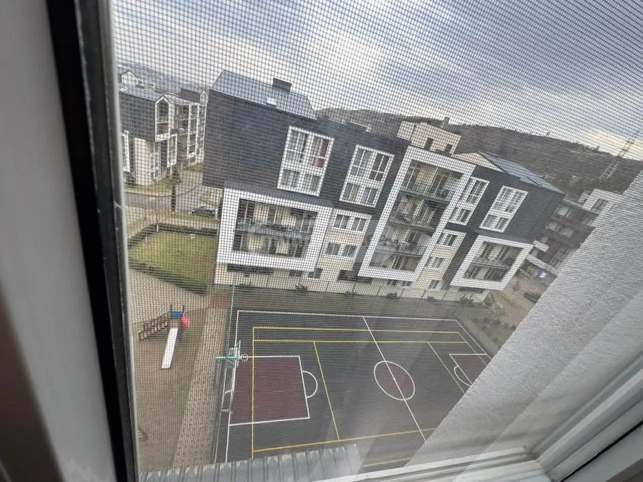  ქირავდება 3 ოთახიანი  ბინა ლისის ტბაზე  ავთო ვარაზის ქუჩა 