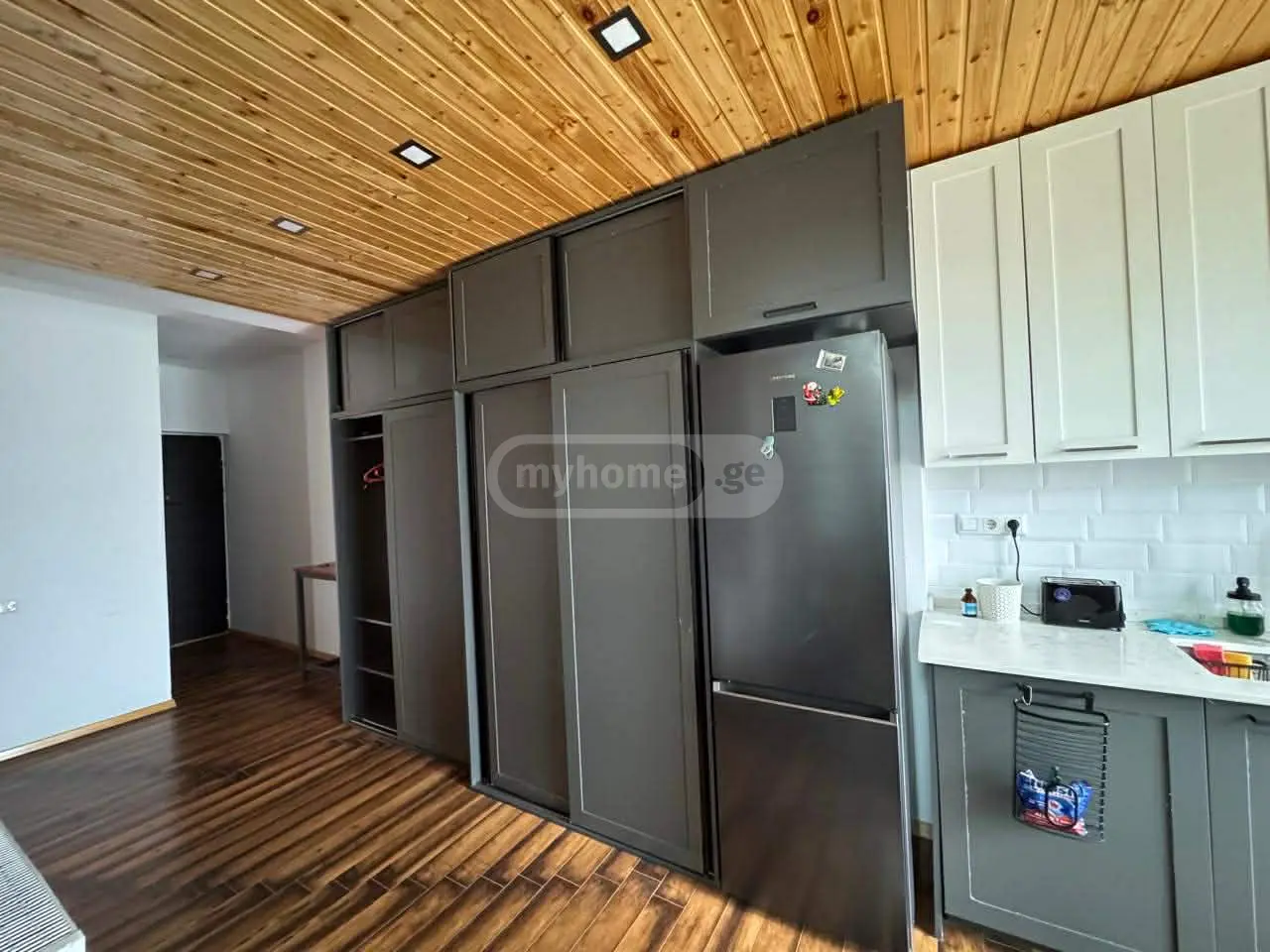  ქირავდება 3 ოთახიანი  ბინა ლისის ტბაზე  ავთო ვარაზის ქუჩა 