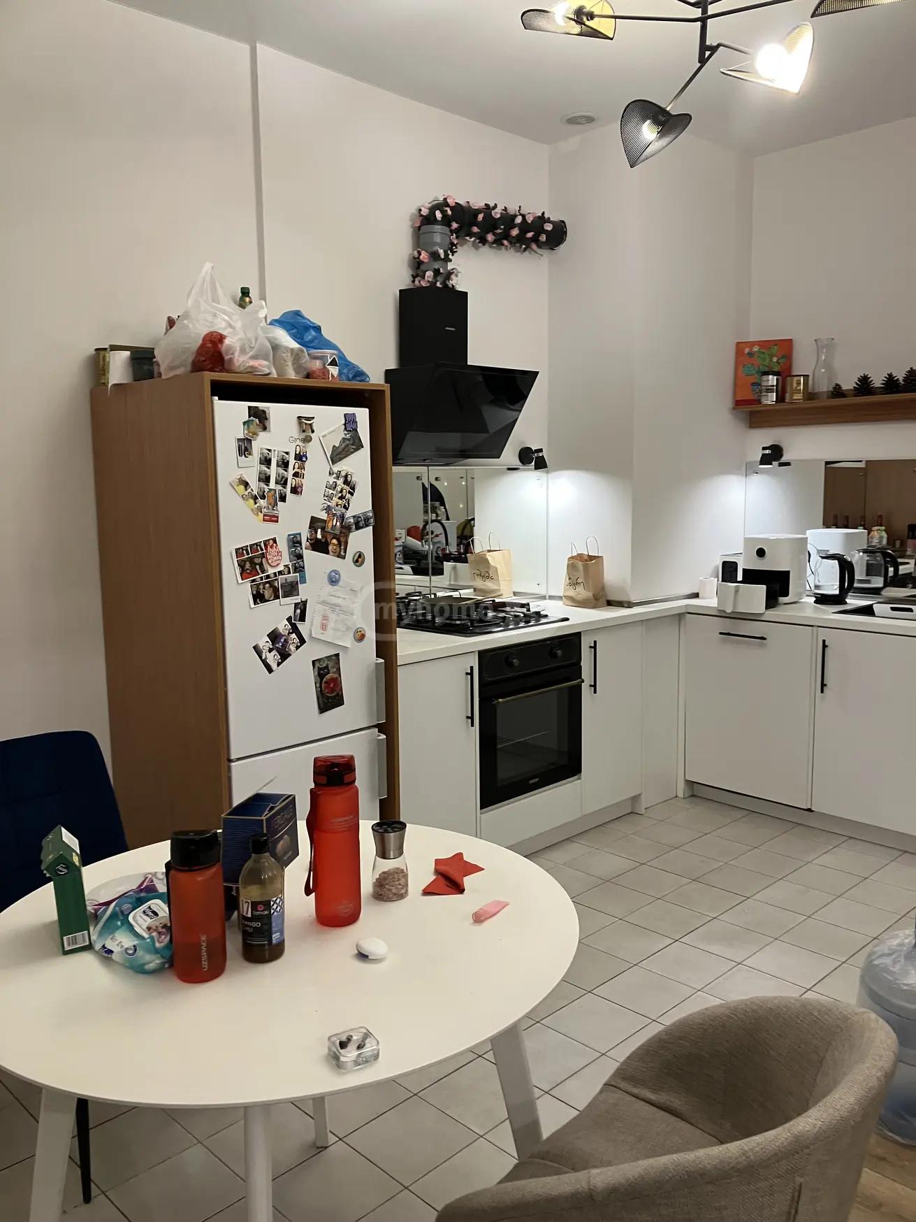  ქირავდება 3 ოთახიანი  ბინა ვაკეში  ატენის  ქუჩაზე 