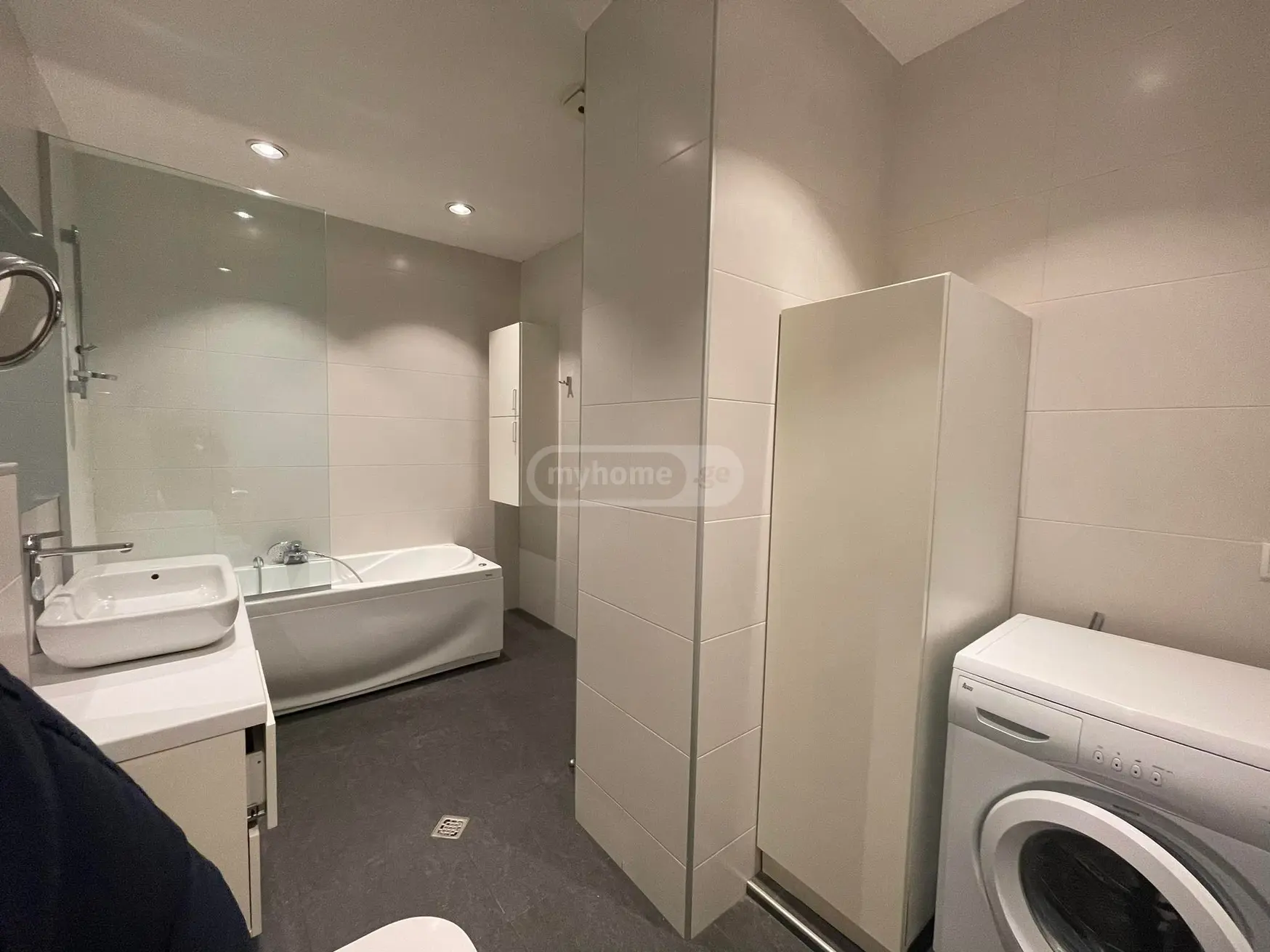  ქირავდება 3 ოთახიანი  ბინა ვაკეში  ი. ჭავჭავაძის გამზ. 