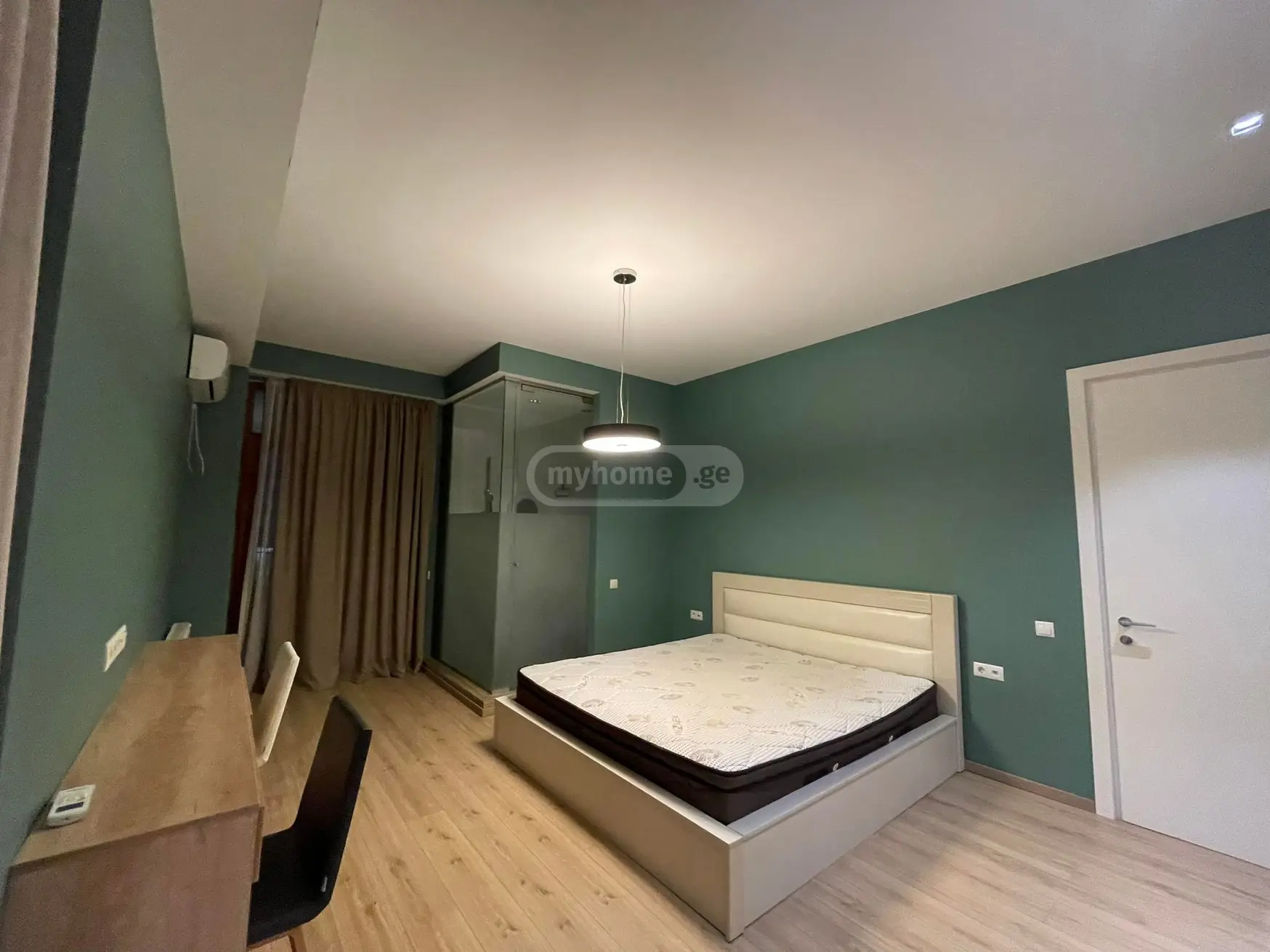  ქირავდება 3 ოთახიანი  ბინა ვაკეში  ი. ჭავჭავაძის გამზ. 