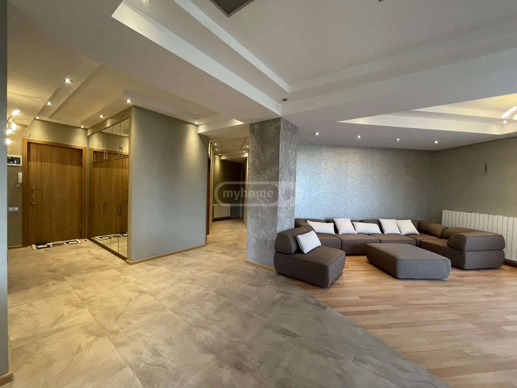  ქირავდება 4 ოთახიანი  ბინა ვაკეში  ი. ჭავჭავაძის გამზ. 