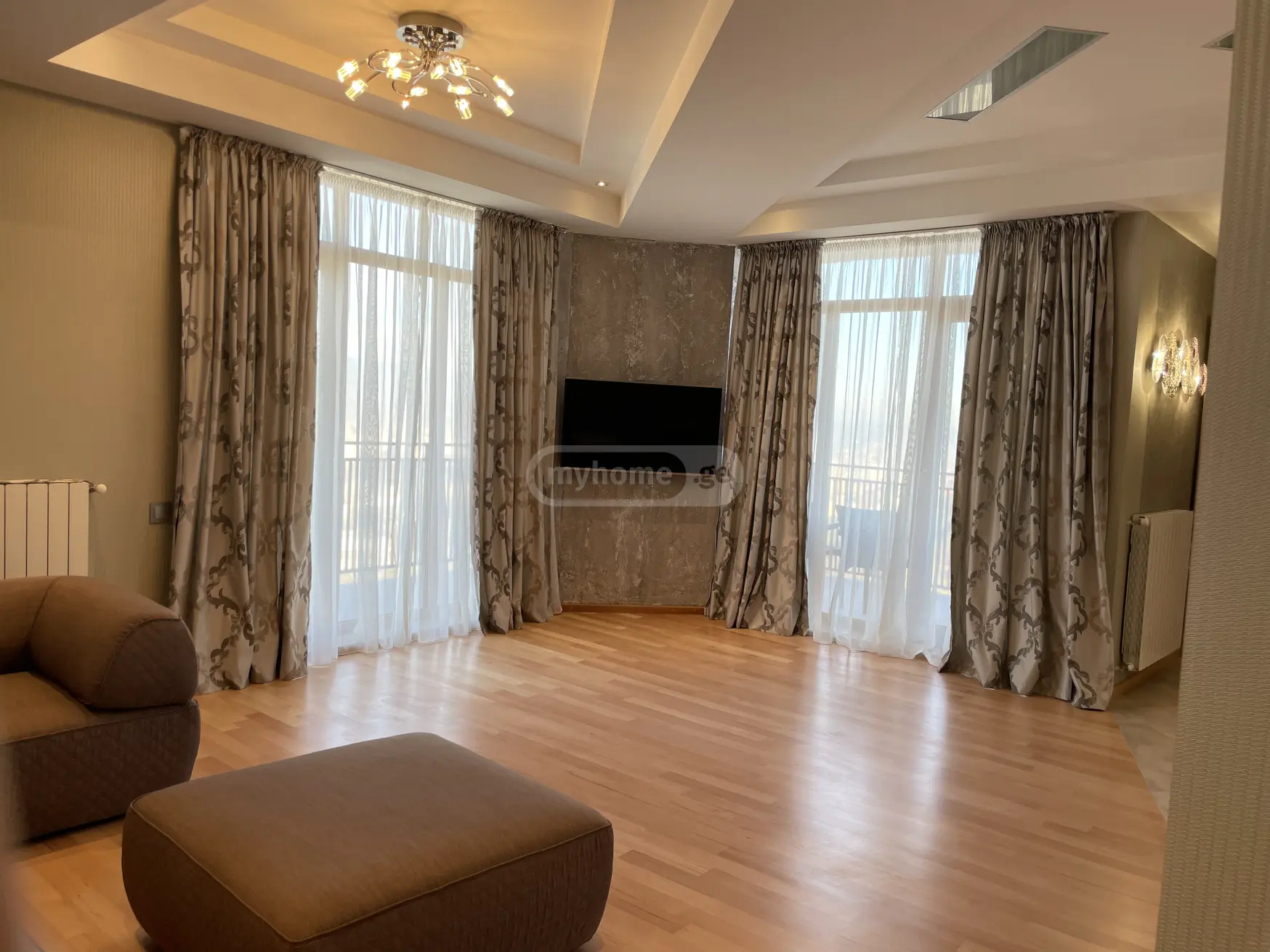  ქირავდება 4 ოთახიანი  ბინა ვაკეში  ი. ჭავჭავაძის გამზ. 