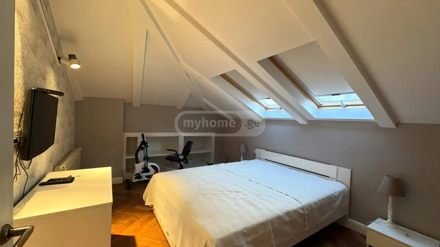  For Rent 5 room  Apartment in Vera dist.  in Gogebashvili st 